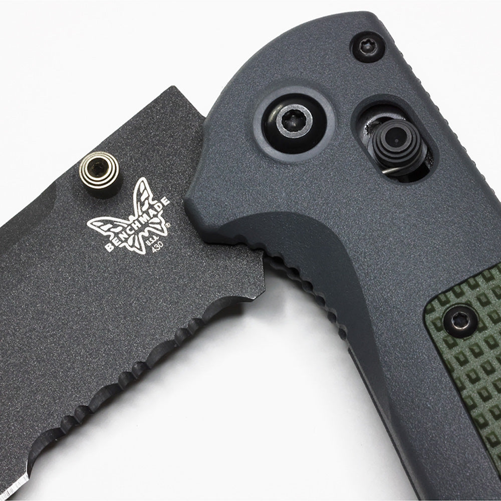 BENCHMADE | REDOUBT | SERRATED POCKET KNIFE